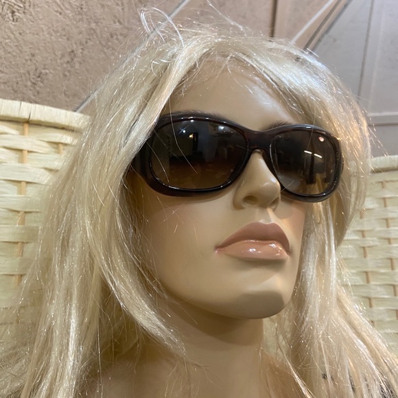 Gucci, Italy, GG29701S BrownTortoise Sunglasses with Original Case - Picture 14 of 16